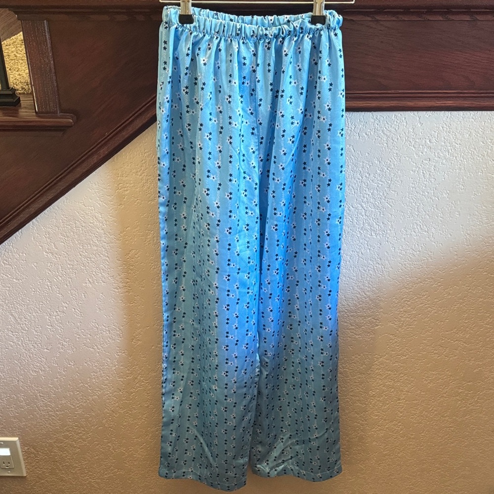 Boutique Women’s Size Medium Blue Star Printed Pajama Silky Pants Loungewear